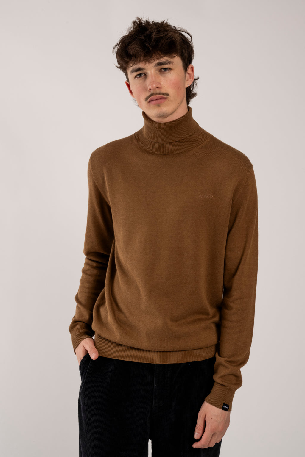 Pulls bruin ANTWRP