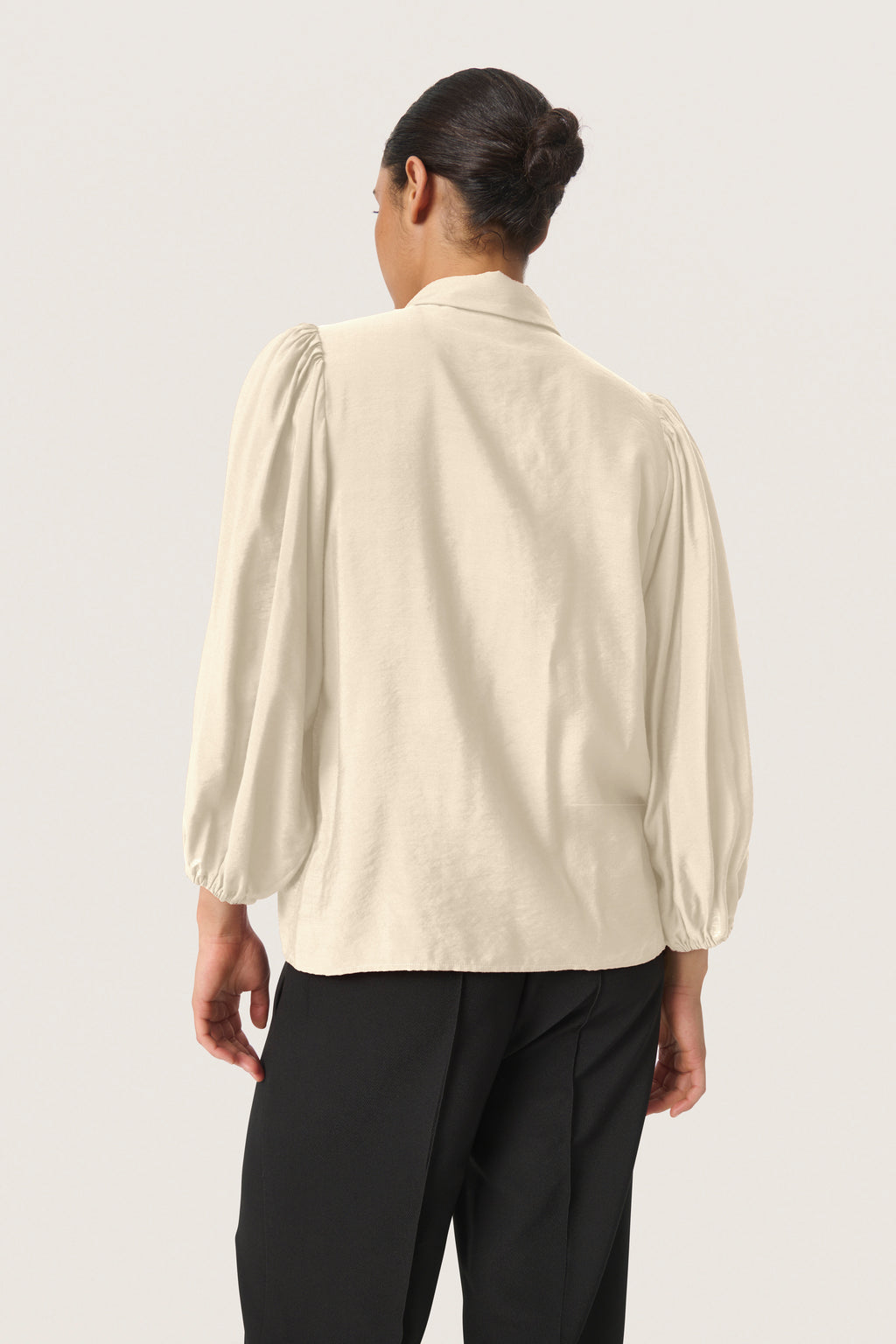 Blouses lange mouw beige Soaked In Luxury