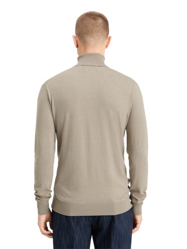 Pulls bruin Scotch & Soda