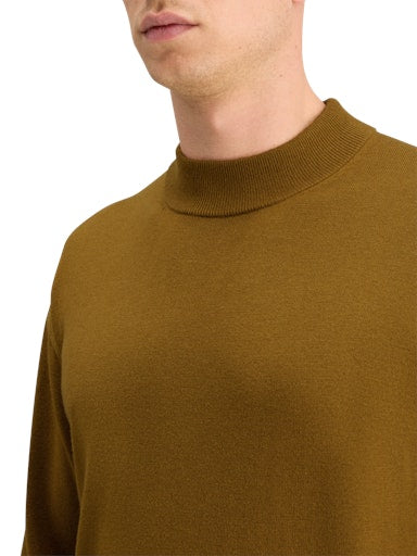 Pulls bruin Scotch & Soda