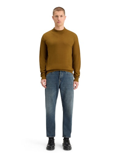 Pulls bruin Scotch & Soda