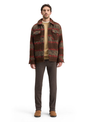 Pulls bruin Scotch & Soda