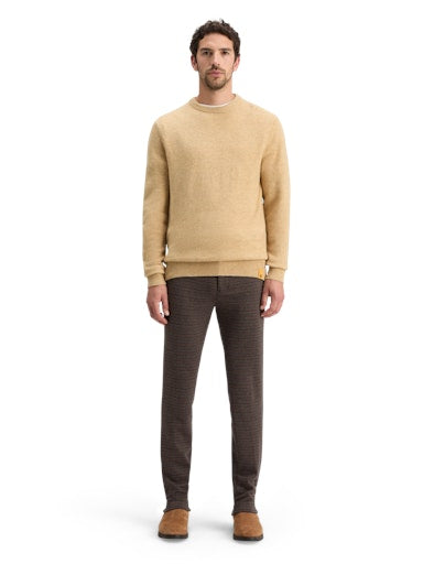 Pulls bruin Scotch & Soda
