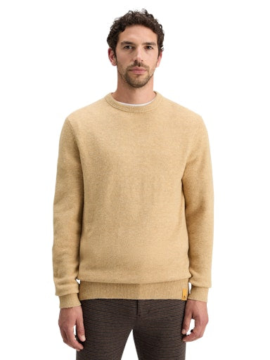 Pulls bruin Scotch & Soda