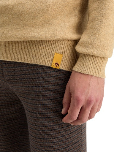 Pulls bruin Scotch & Soda