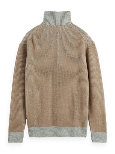 Pulls bruin Scotch & Soda
