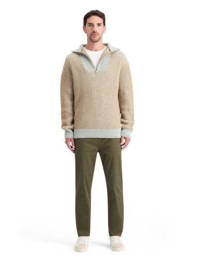 Pulls bruin Scotch & Soda