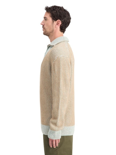 Pulls bruin Scotch & Soda
