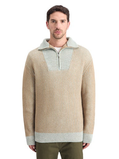 Pulls bruin Scotch & Soda