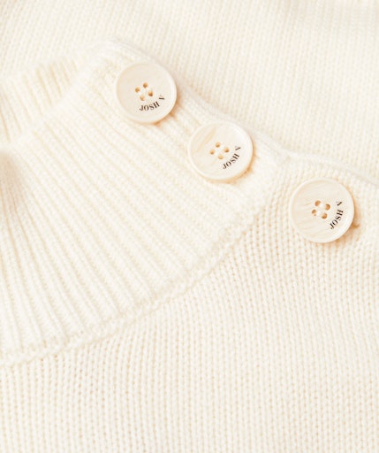 Sweaters wit JOSH V