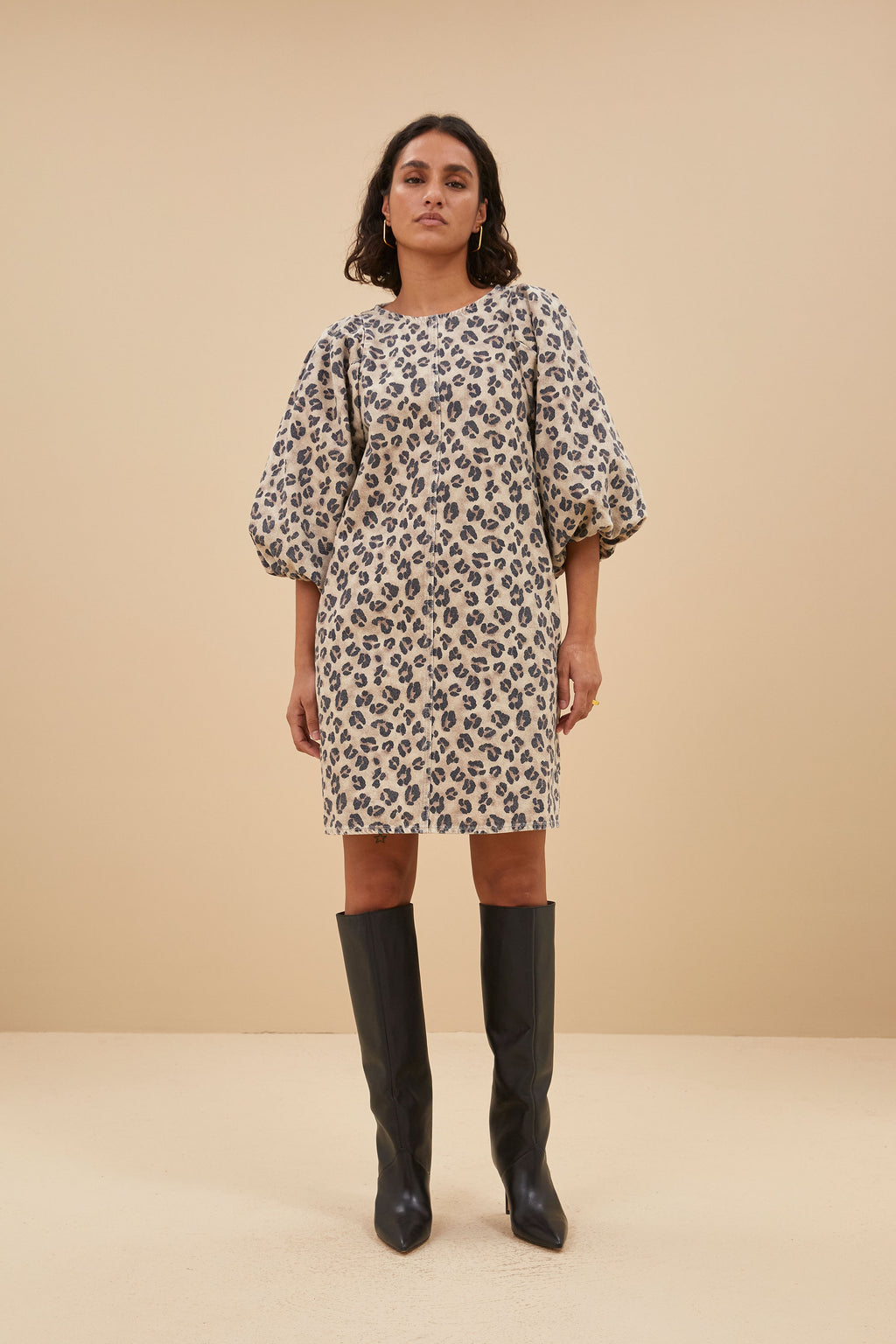 Jurken lange mouw bruin by-bar