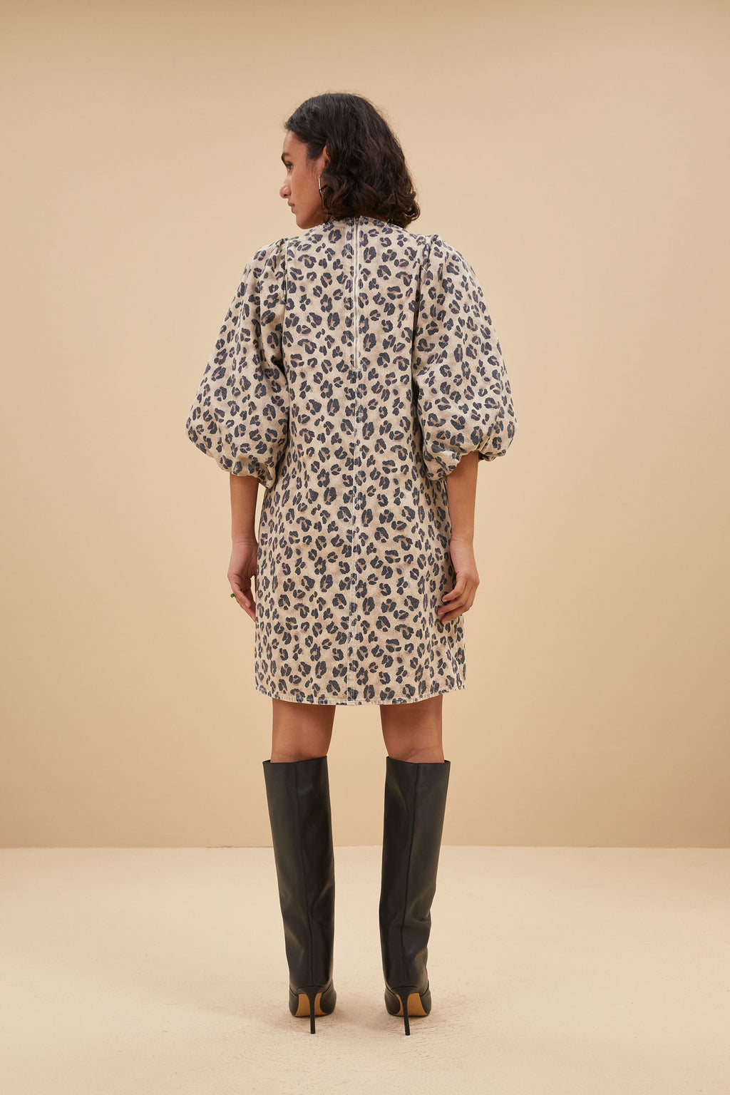 Jurken lange mouw bruin by-bar