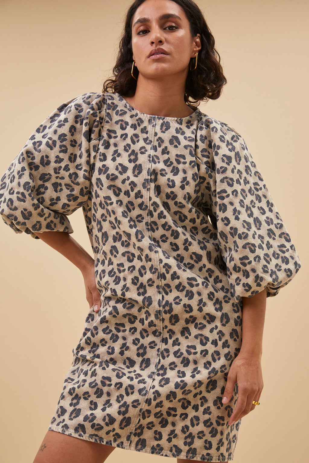 Jurken lange mouw bruin by-bar