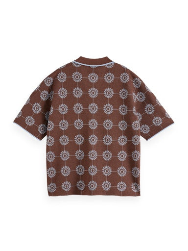 Pulls bruin Scotch & Soda