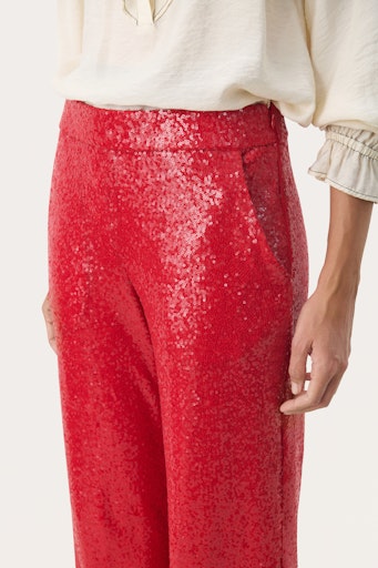 Broeken rood Part Two