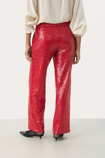 Broeken rood Part Two