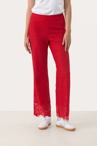Broeken rood Part Two
