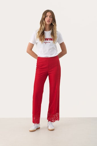 Broeken rood Part Two