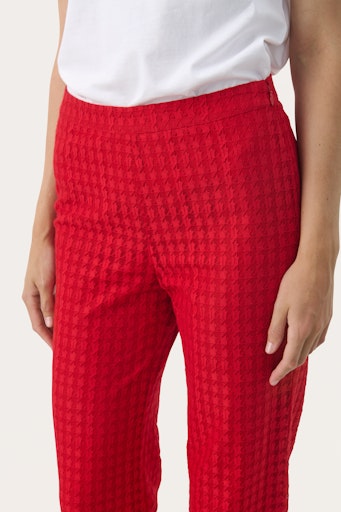 Broeken rood Part Two