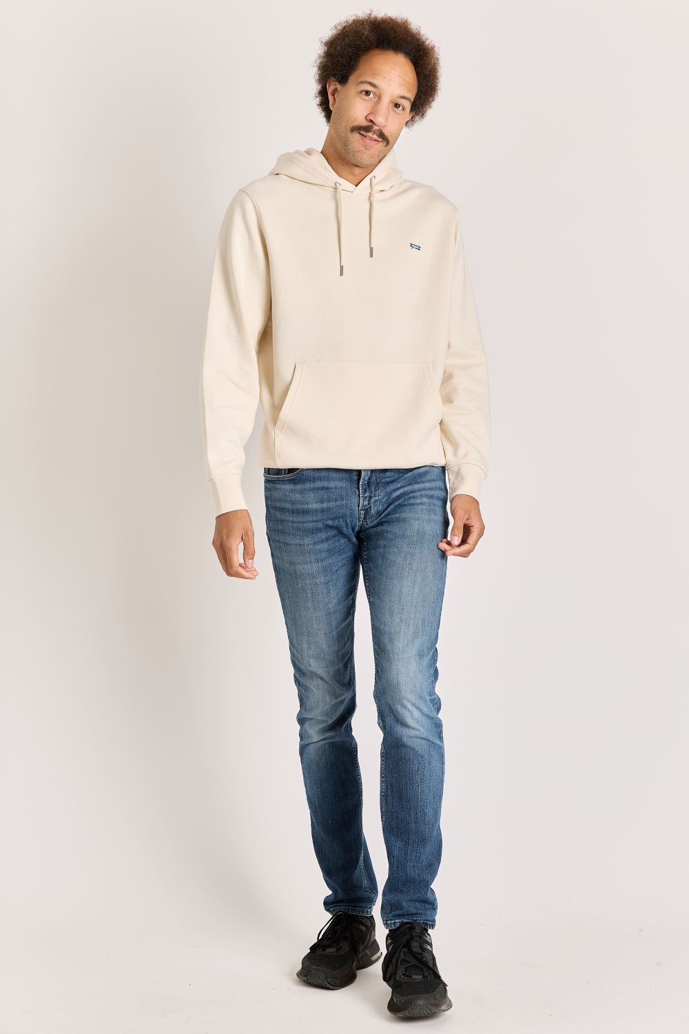 Sweaters wit STRØM