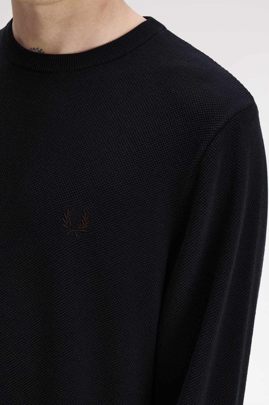 Pulls navy Fred Perry