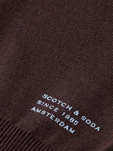 Pulls bruin Scotch & Soda