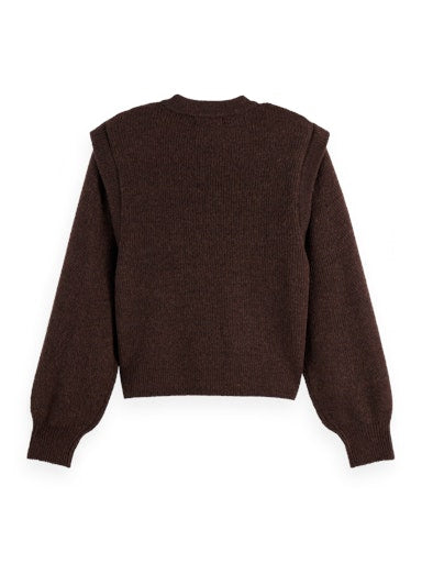 Pulls bruin Scotch & Soda