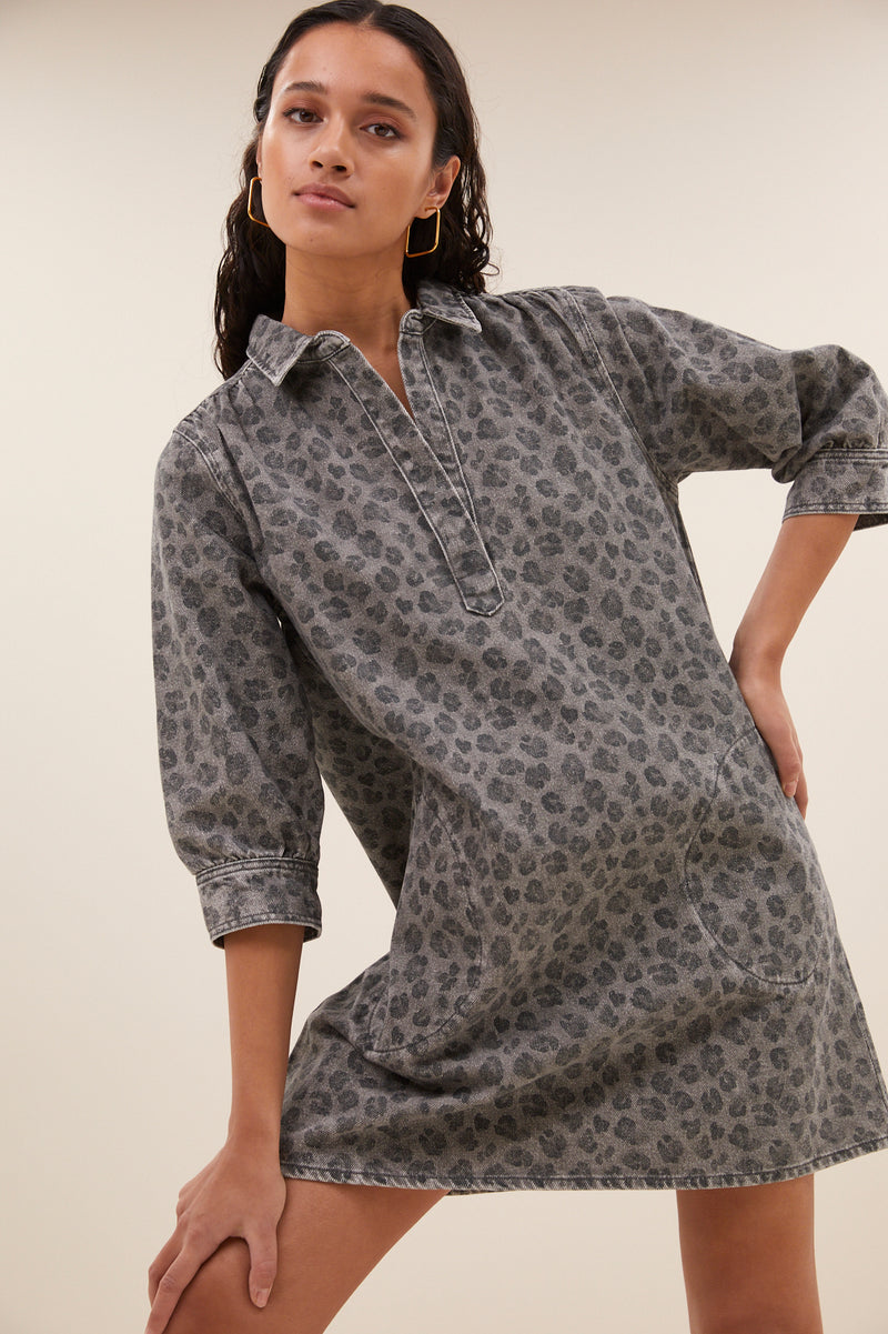 Jurken korte mouw grijs by-bar