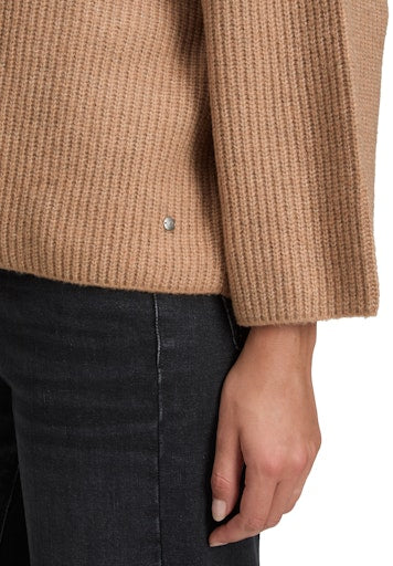 Pulls bruin Betty & Co