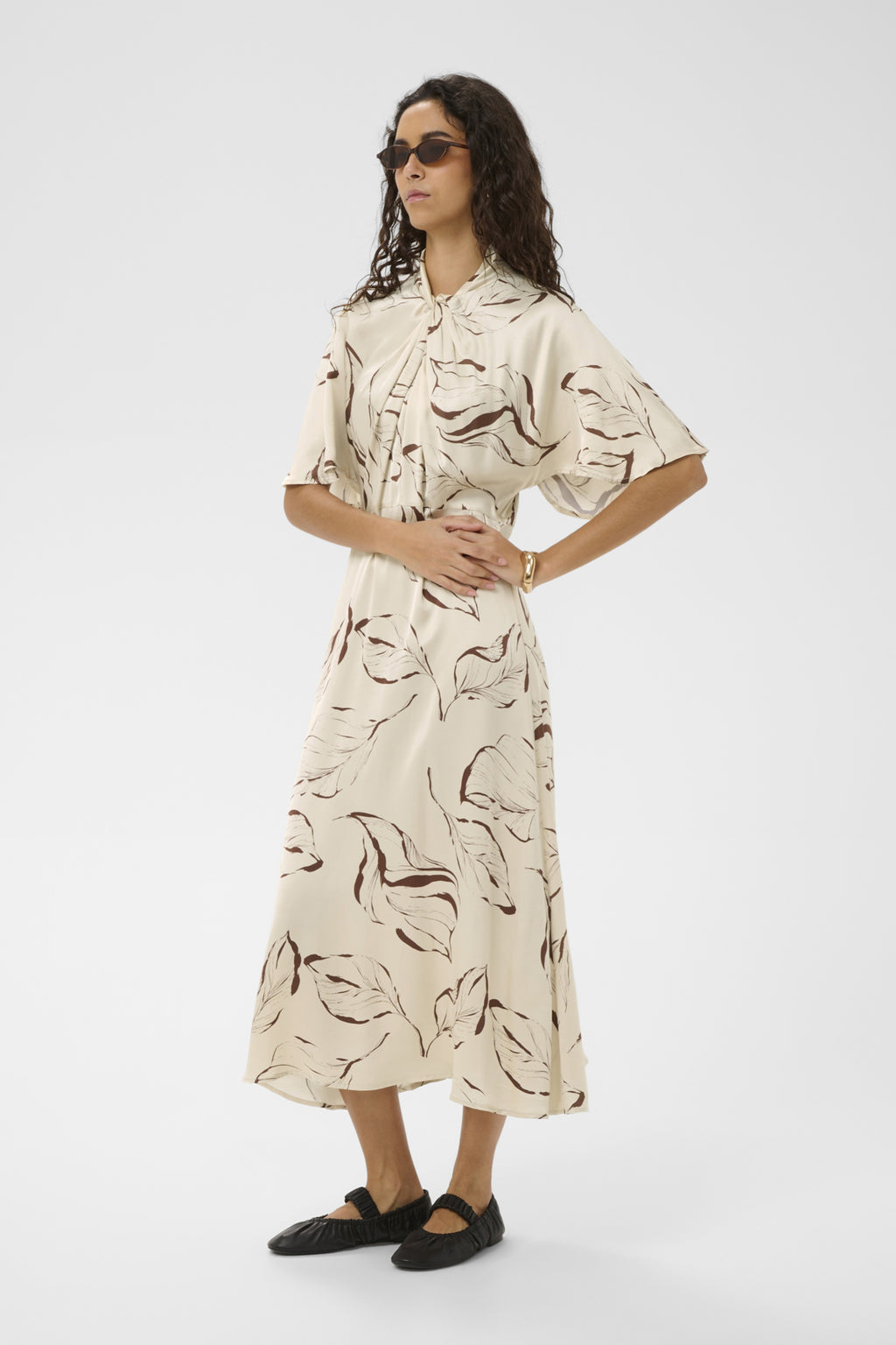 Jurken korte mouw beige Soaked In Luxury