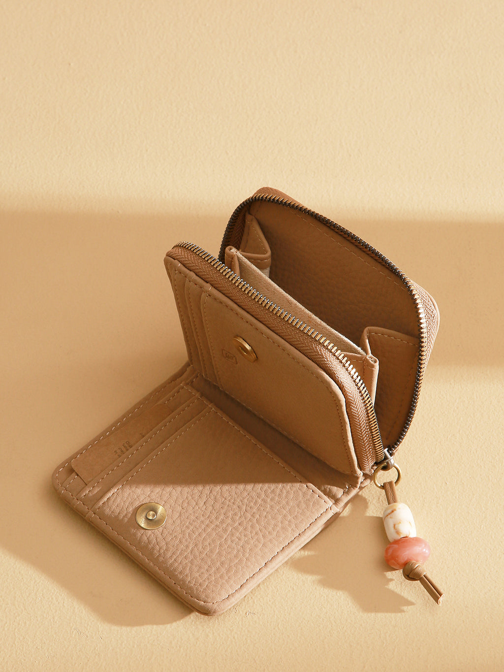 Portefeuilles beige Woomen