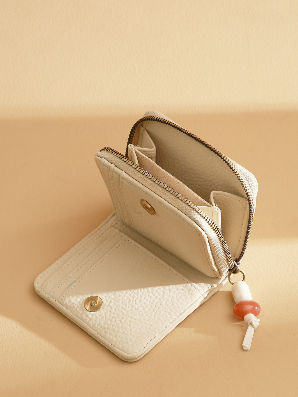 Portefeuilles beige Woomen
