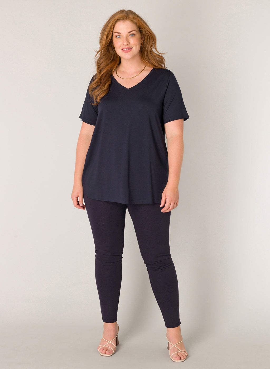T-shirts korte mouw navy BASE LEVEL CURVY