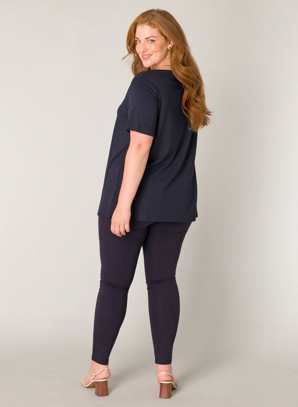 T-shirts korte mouw navy BASE LEVEL CURVY