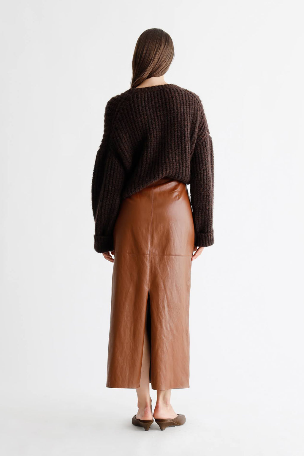 Pulls bruin Julia June