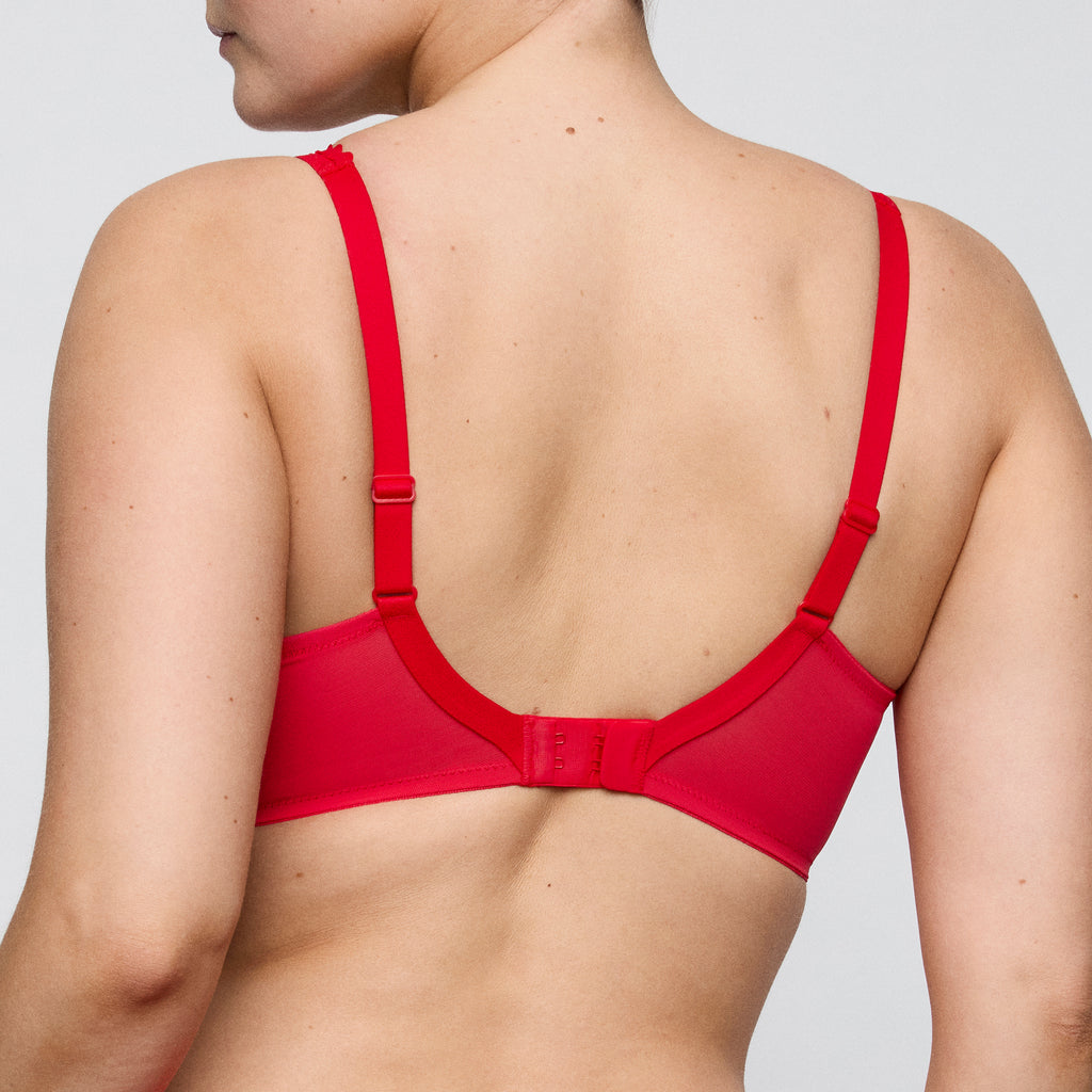 BH's rood Prima Donna Twist