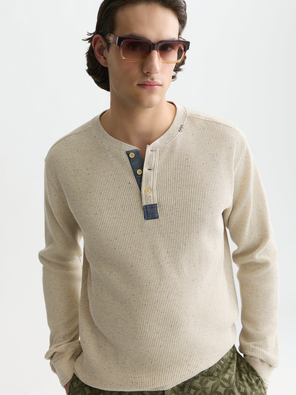 Pulls bruin Scotch & Soda