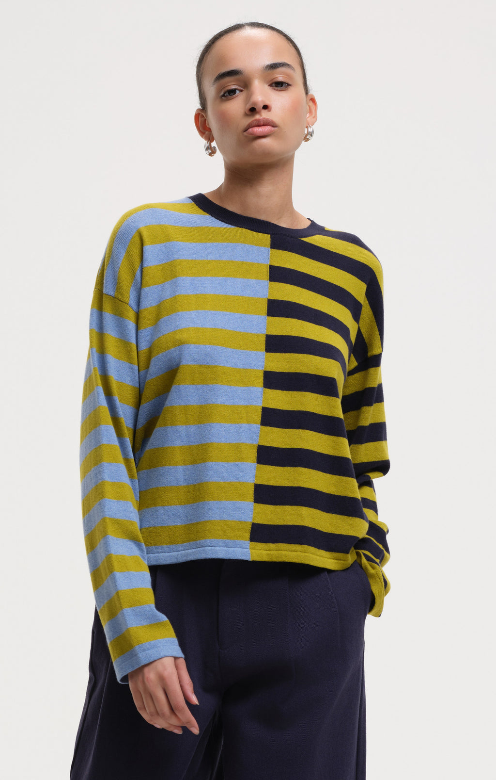 Pulls blauw OUR SISTER
