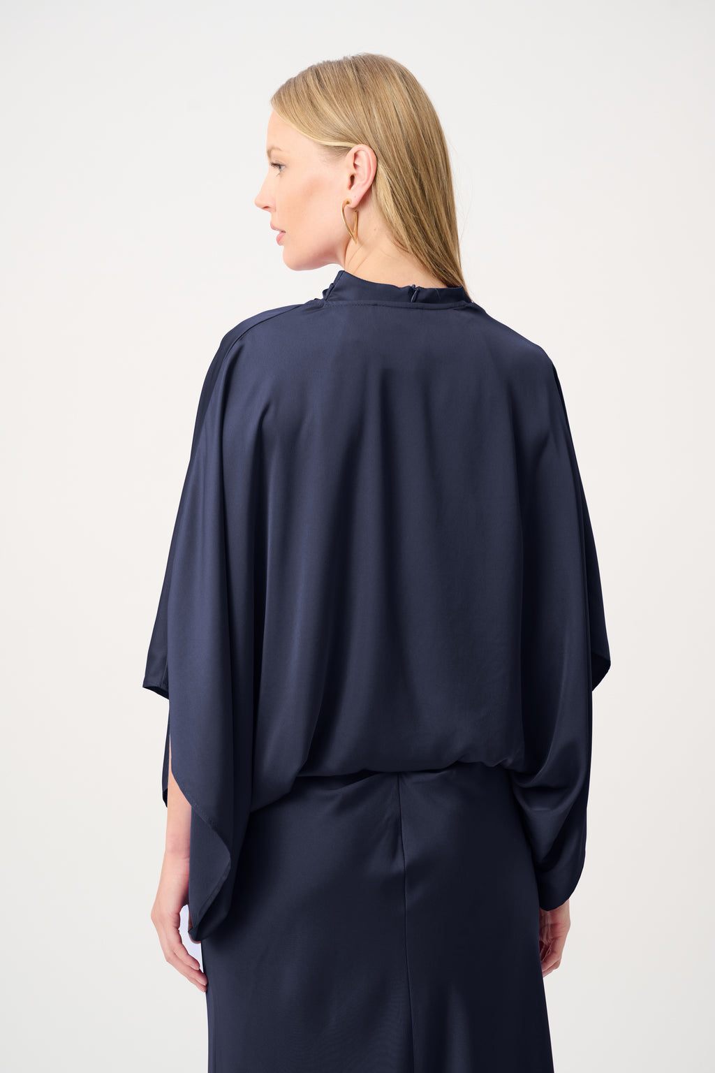 Kimono's navy Joseph Ribkoff