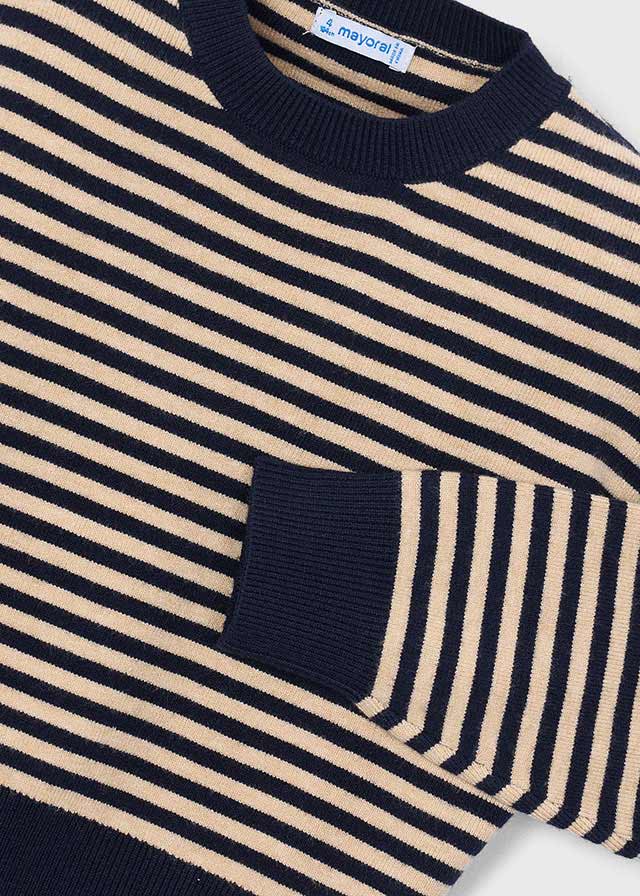 Pulls navy Mayoral