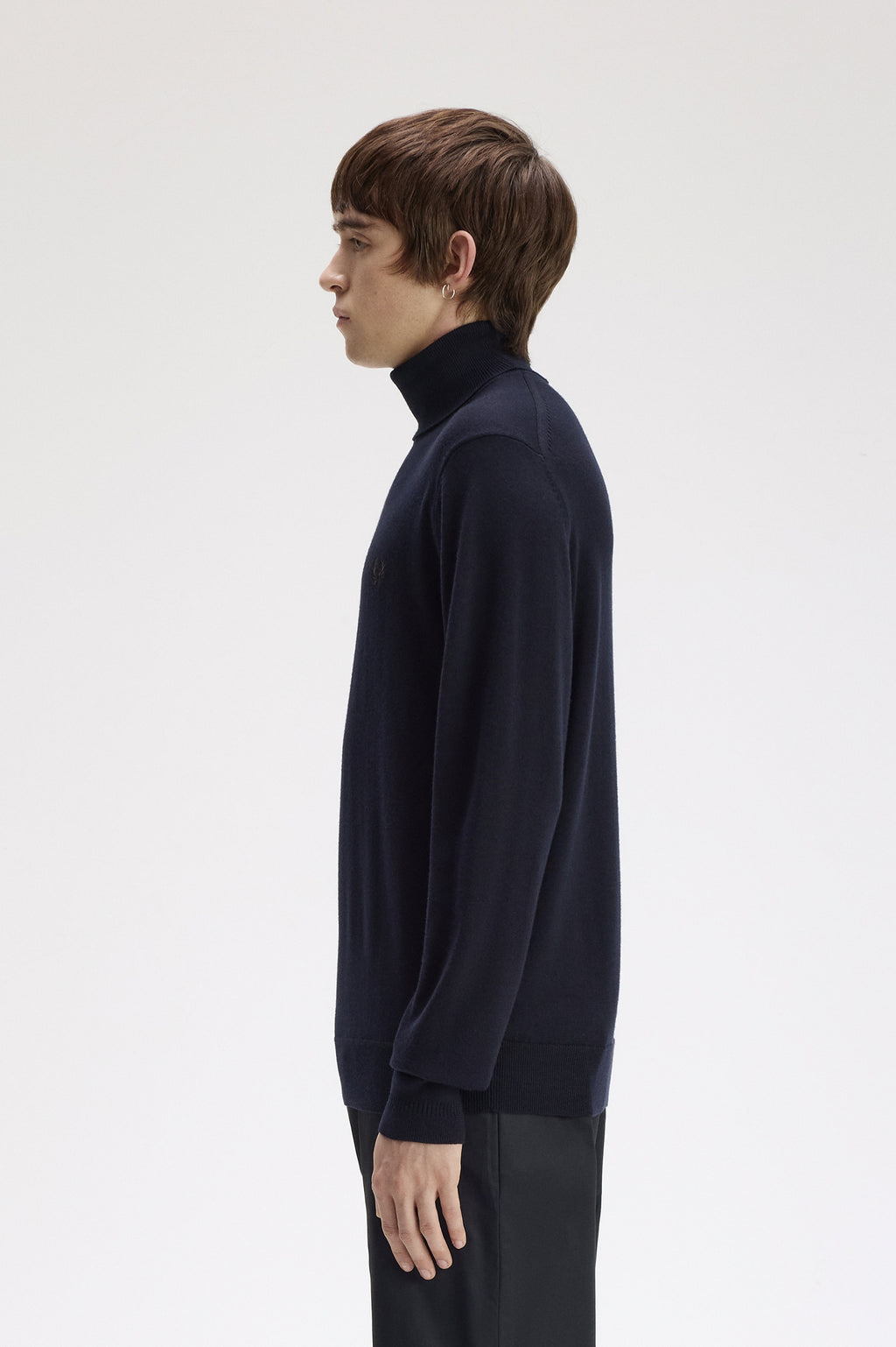Pulls navy Fred Perry